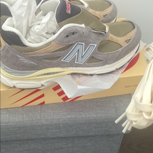 New Balance Shoes - Picture 8 of 9